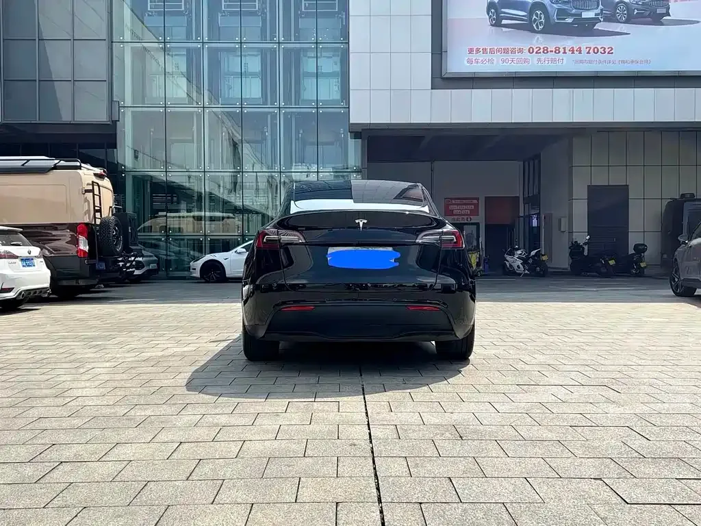 Tesla Model Y — фото 8