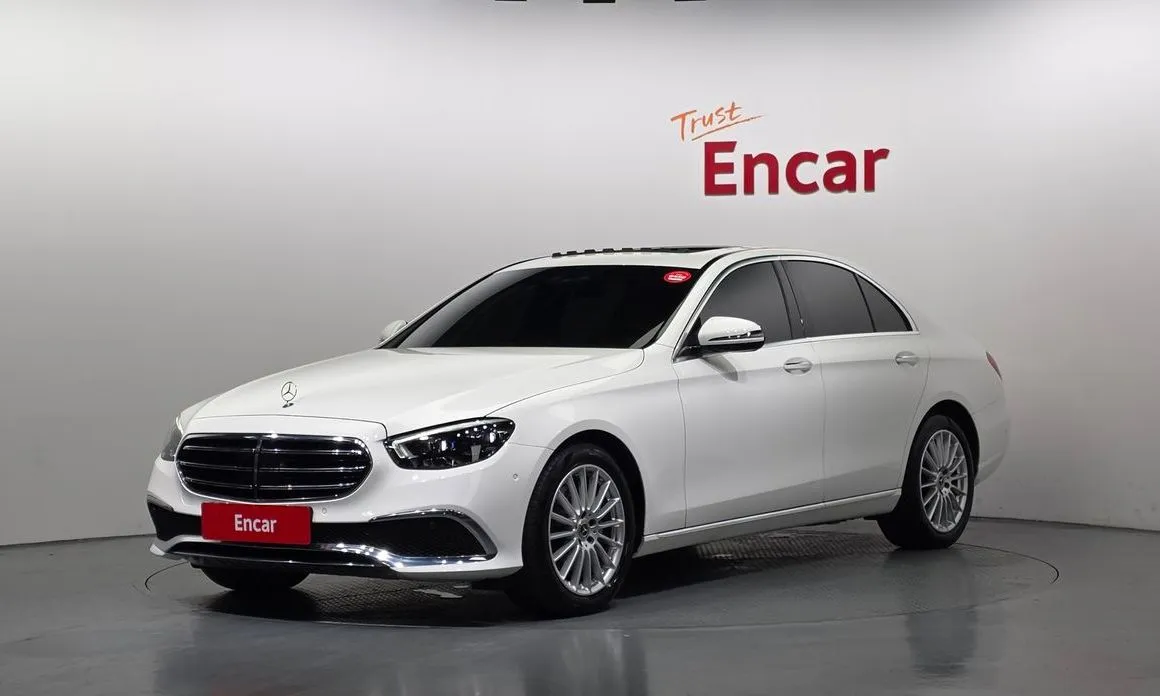 Mercedes-Benz E-Class — фото 1
