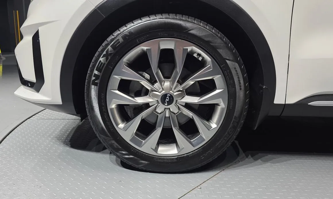 Kia Sorento — фото 5