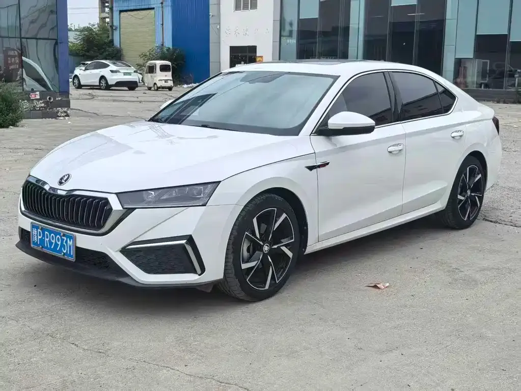 Skoda Octavia — фото 1