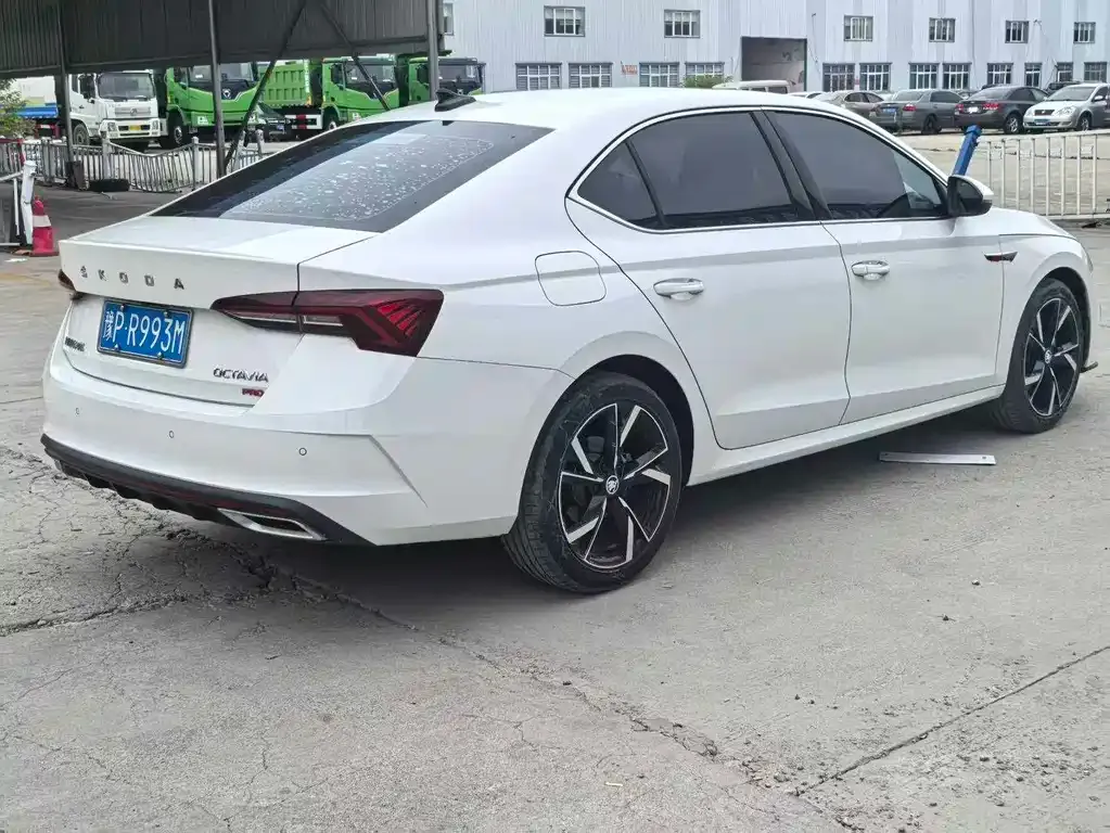 Skoda Octavia — фото 3