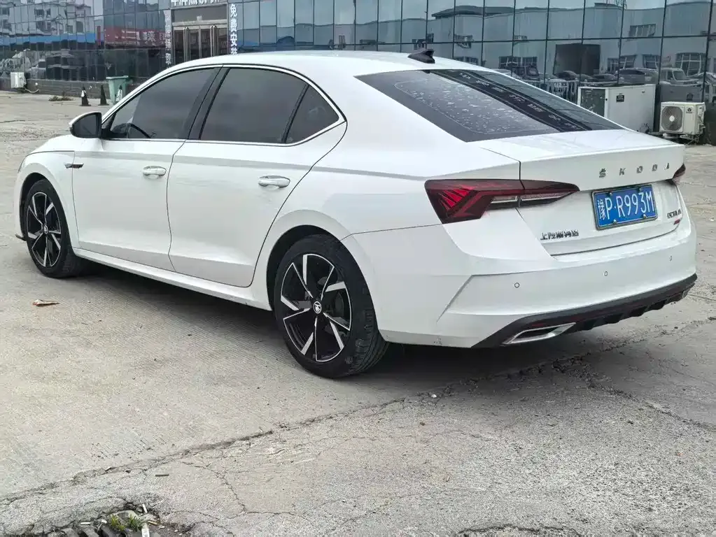 Skoda Octavia — фото 9