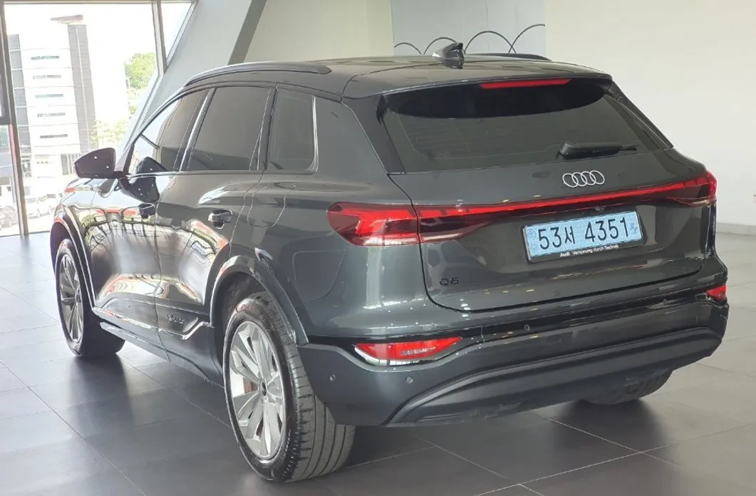Audi Q6 e-tron — фото 7