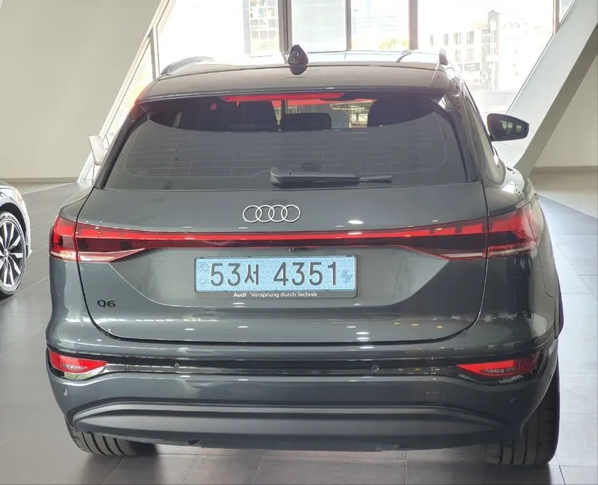 Audi Q6 e-tron — фото 2