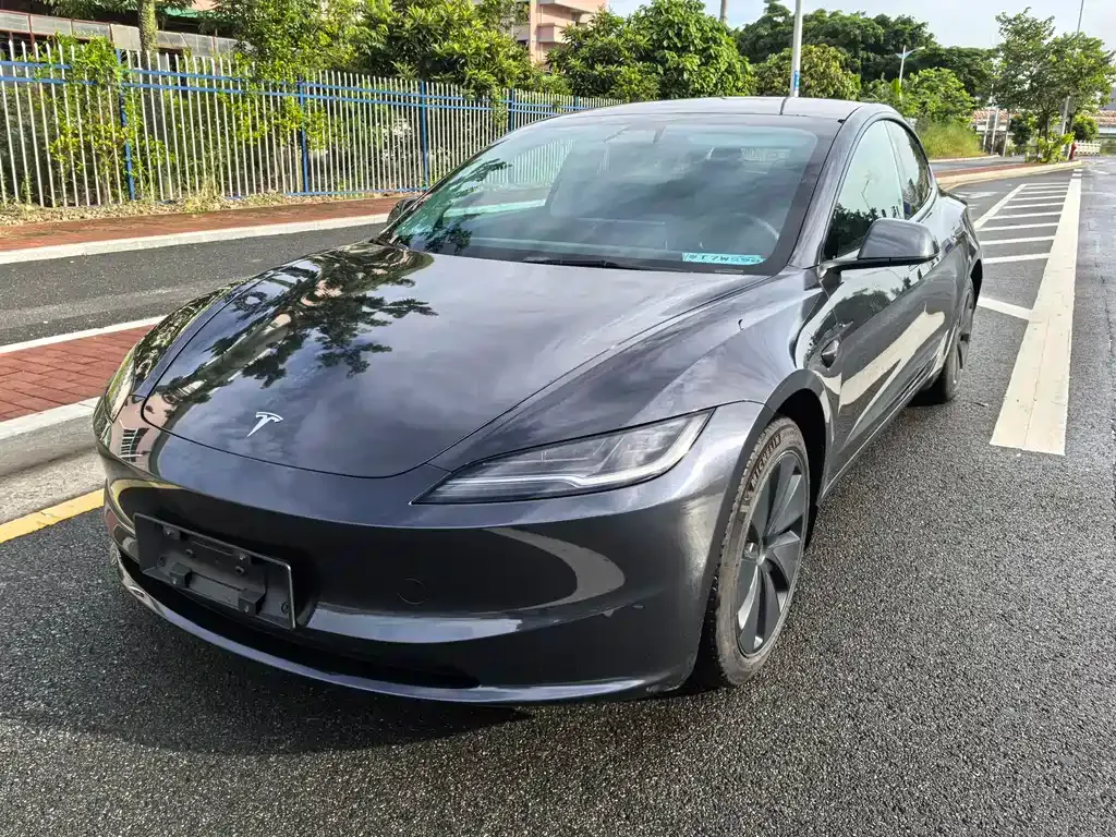 Tesla Model 3 — фото 1