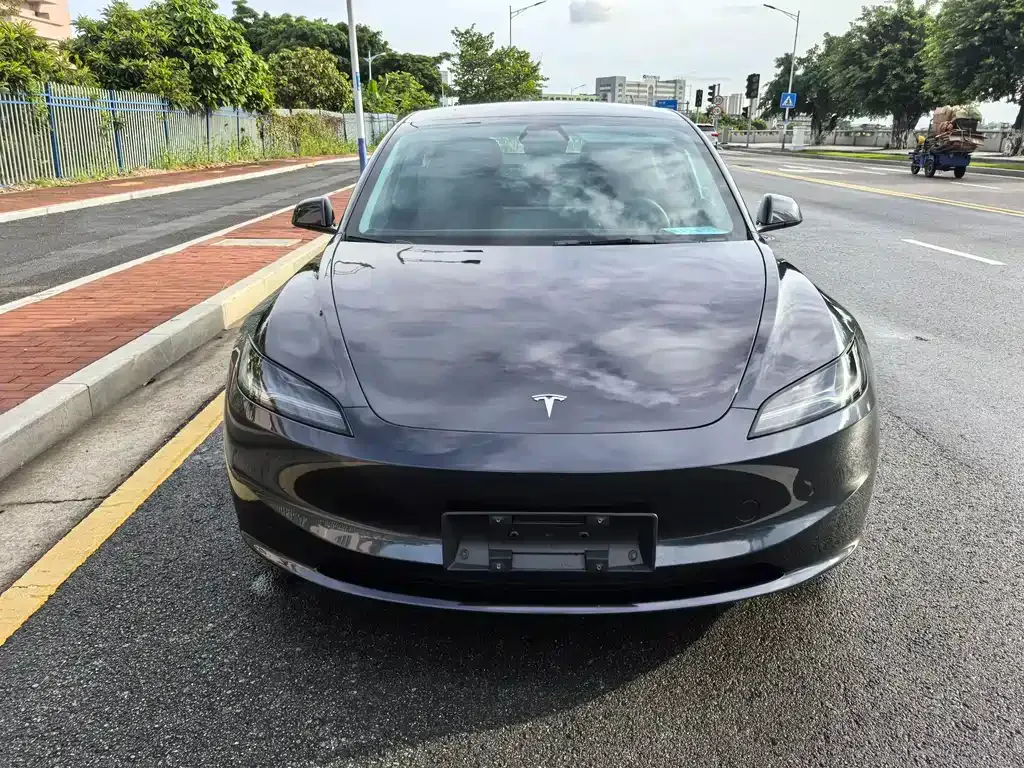 Tesla Model 3 — фото 8