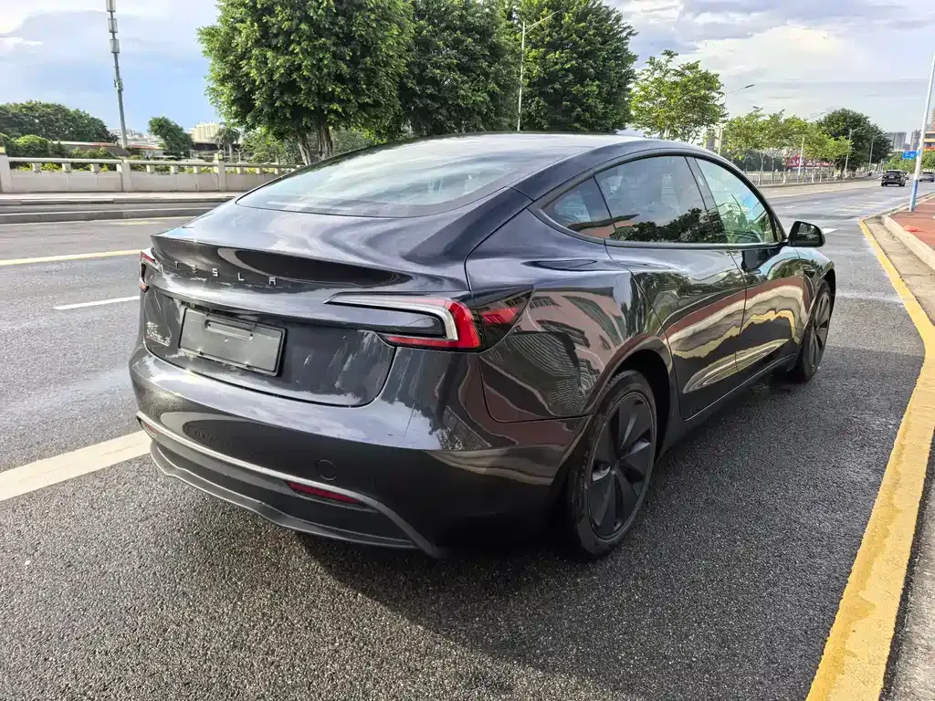 Tesla Model 3 — фото 7