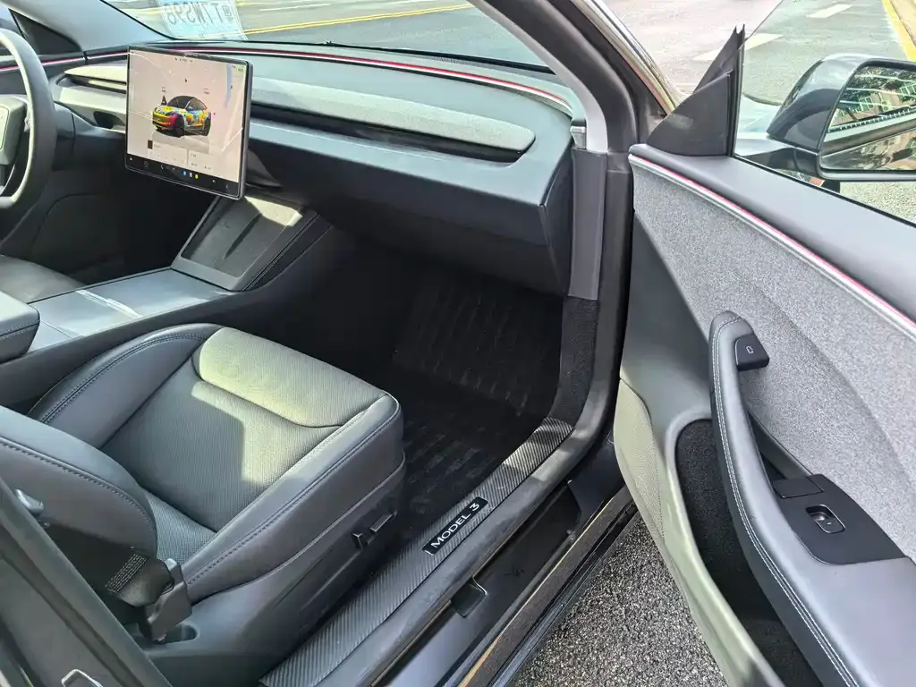 Tesla Model 3 — фото 4