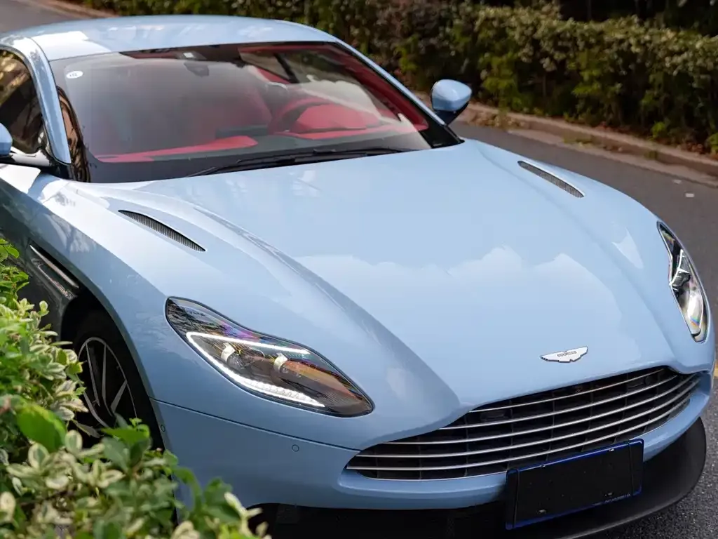 Aston Martin DB11 — фото 4