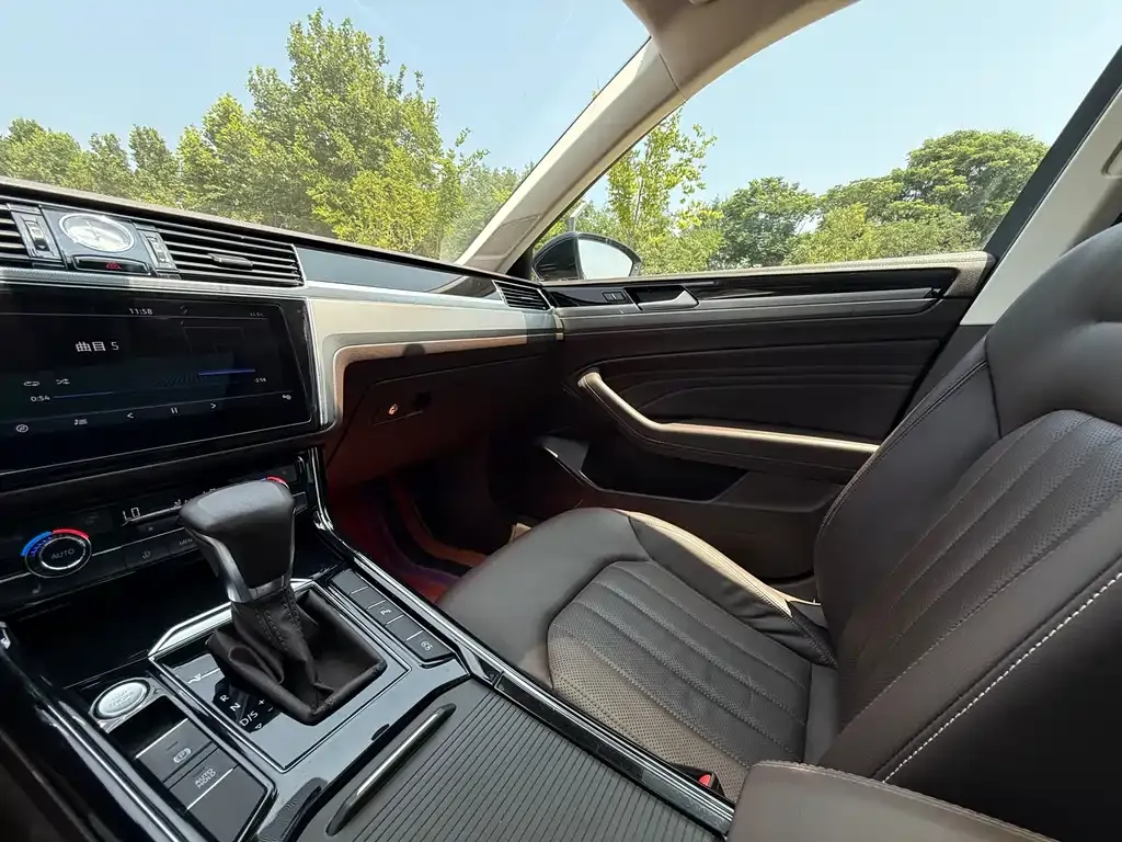 Volkswagen Phideon — фото 6