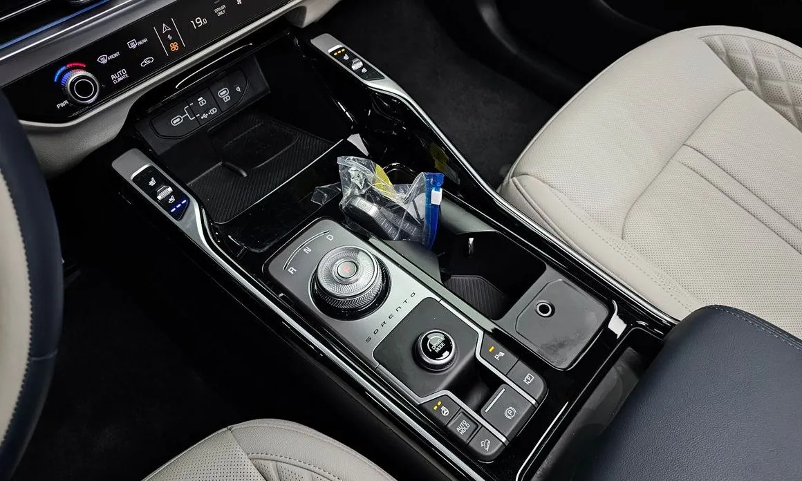 Kia Sorento — фото 8
