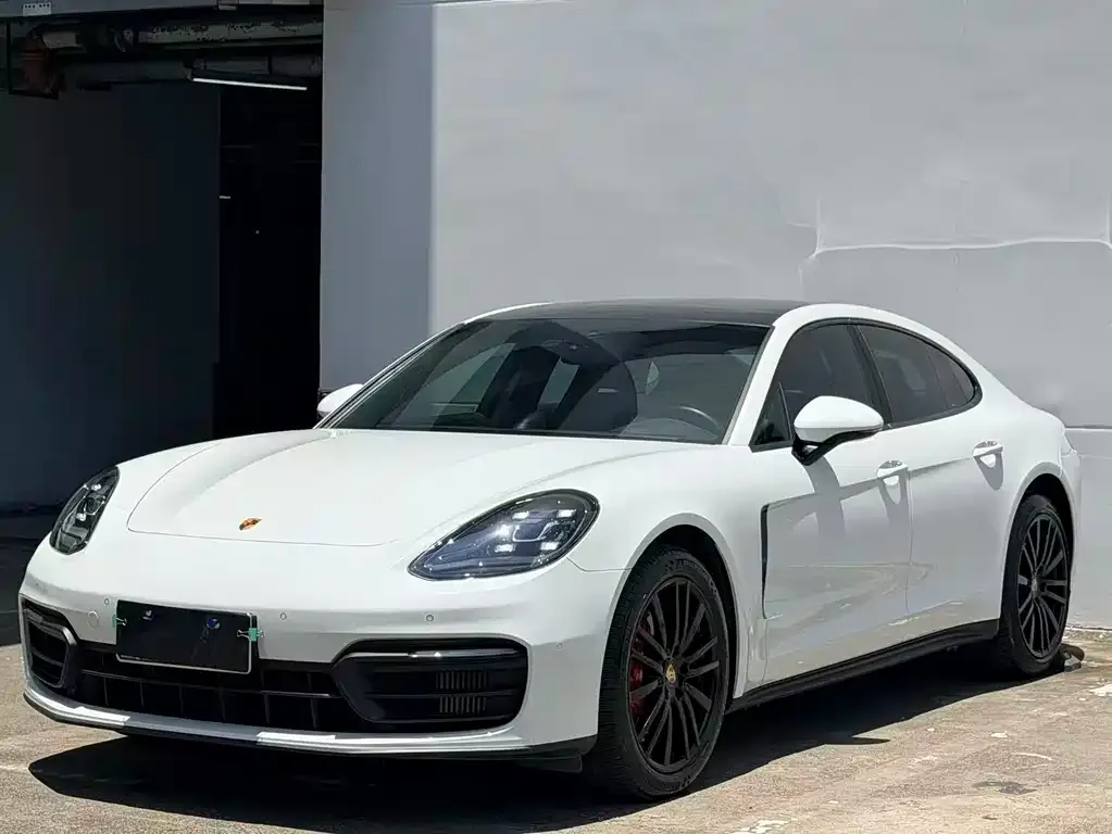 Porsche Panamera — фото 1
