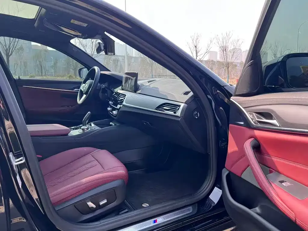 BMW 5 Series New Energy — фото 2
