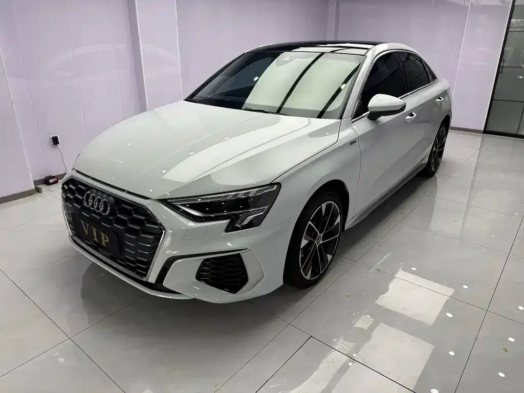 Audi A3 — фото 1