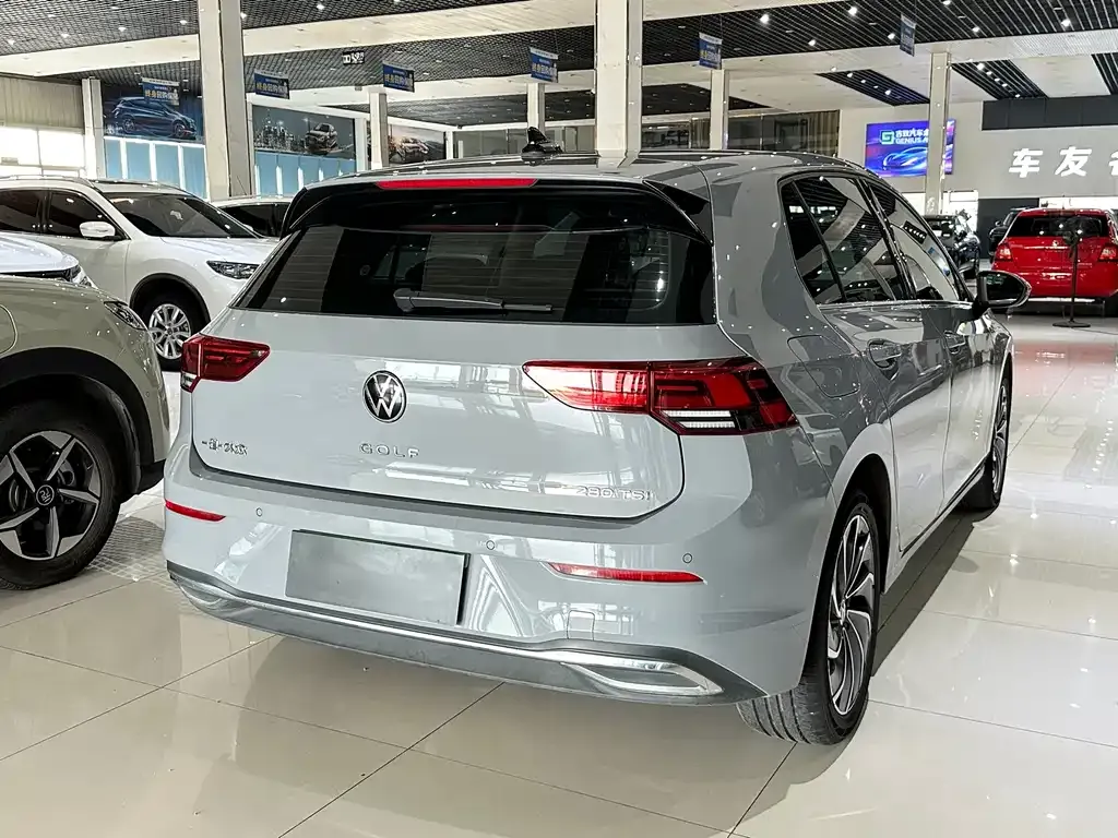 Volkswagen Golf 2024 из CN, фото 2