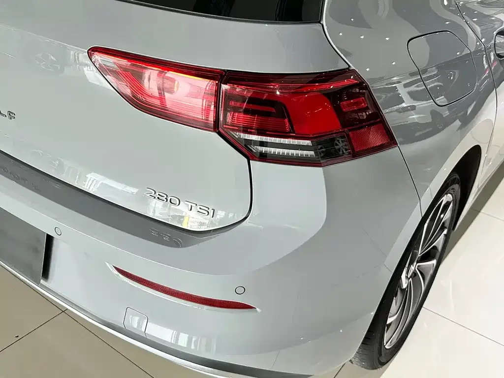 Volkswagen Golf 2024 из CN, фото 8