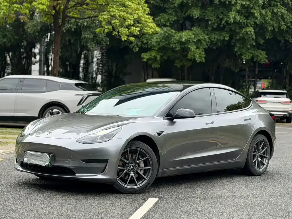 Tesla Model 3 — фото 1