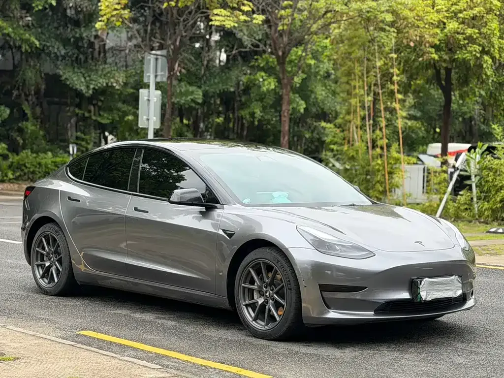 Tesla Model 3 — фото 8