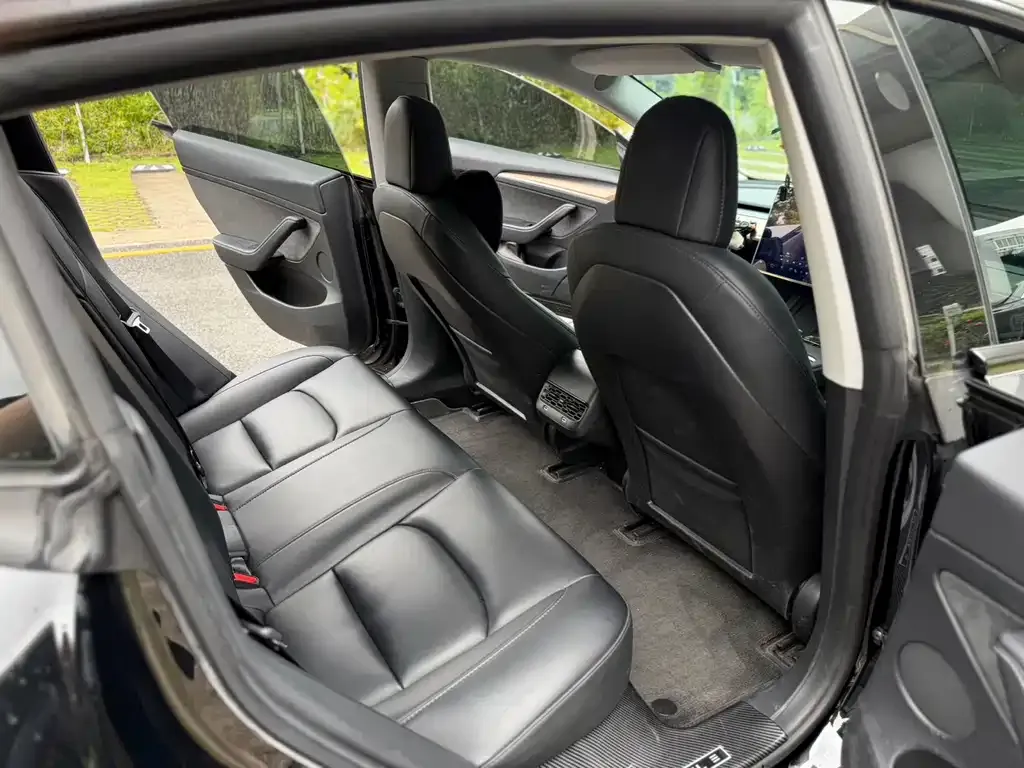 Tesla Model 3 — фото 10
