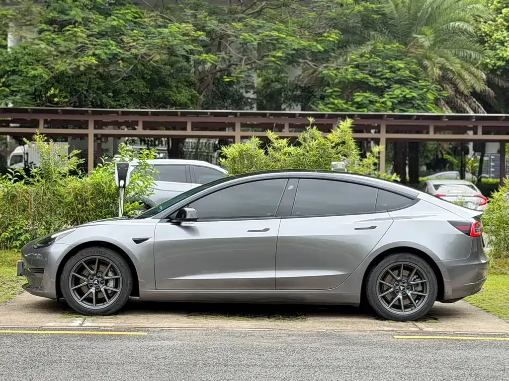 Tesla Model 3 — фото 7