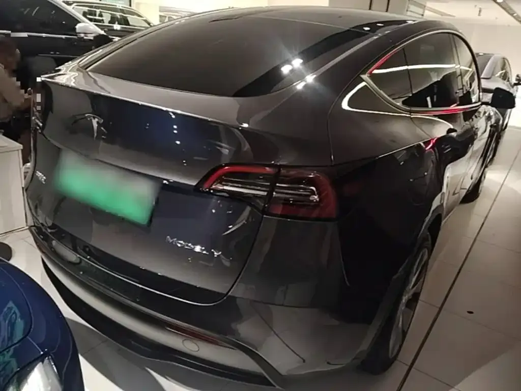 Tesla Model Y — фото 6