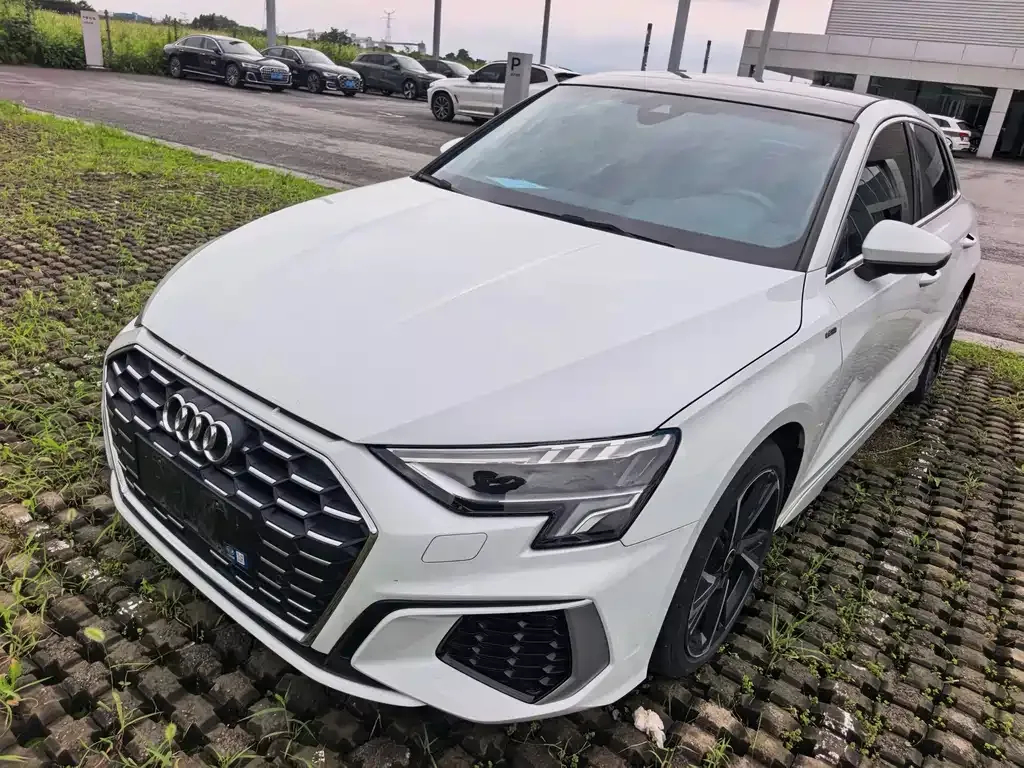 Audi A3 — фото 1