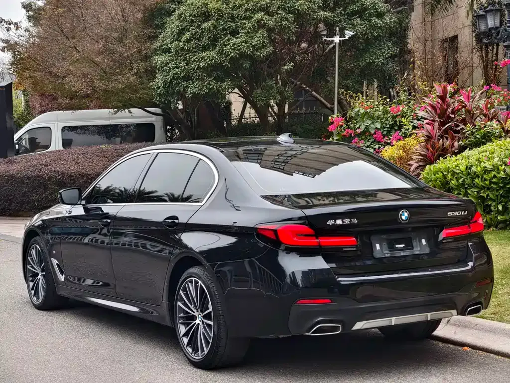 BMW 5 Series — фото 10