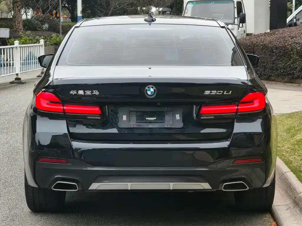 BMW 5 Series — фото 4