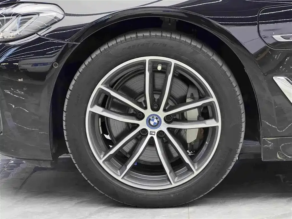 BMW 5 Series New Energy — фото 10