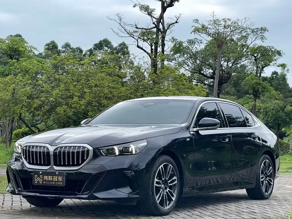 BMW 5 Series — фото 1