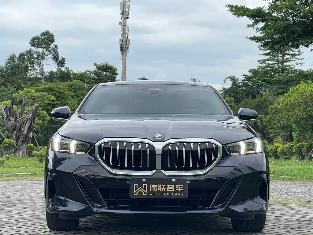 BMW 5 Series — фото 9