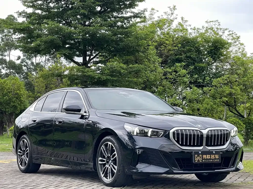 BMW 5 Series — фото 7