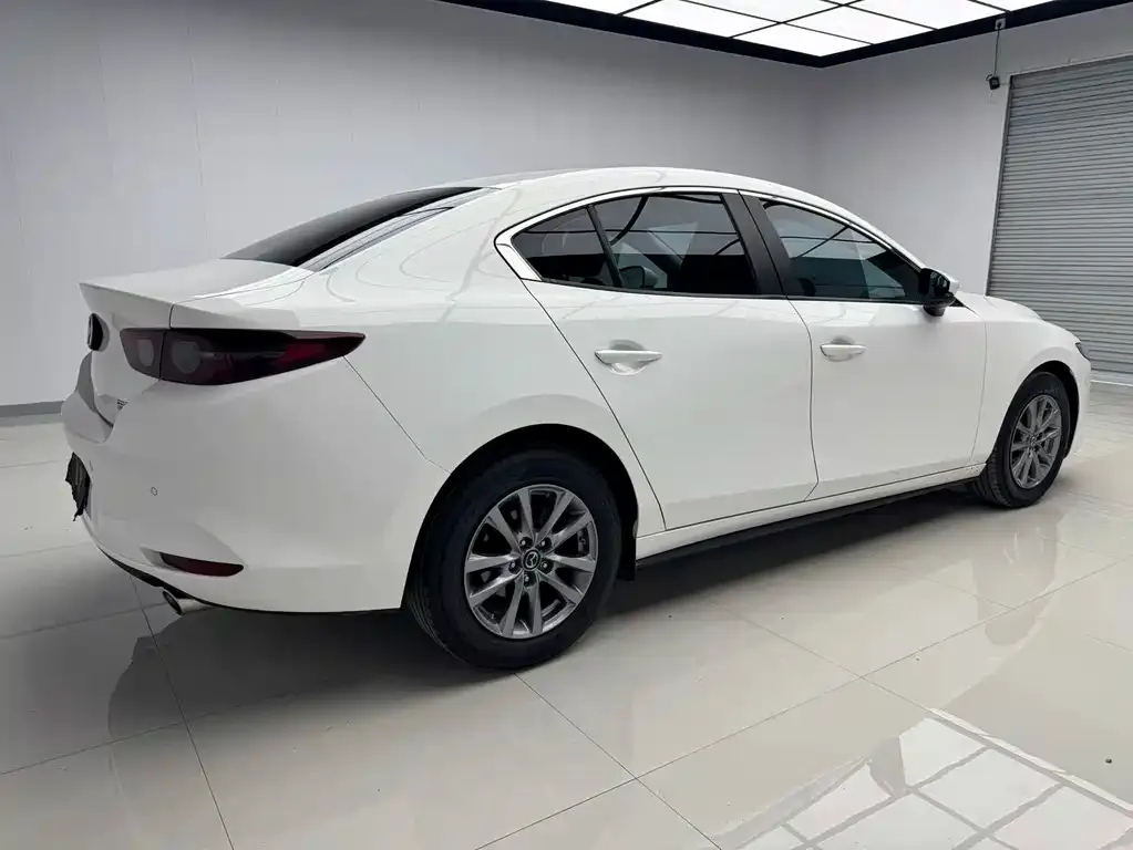 Mazda 3 Axela — фото 10