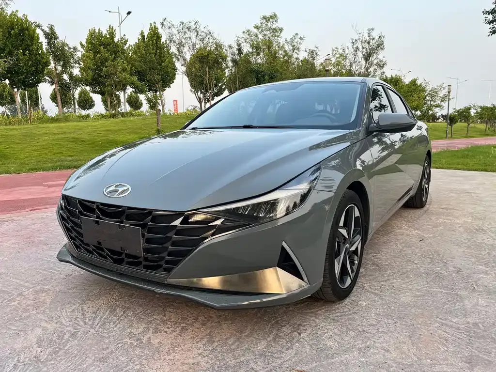 Hyundai Elantra — фото 1