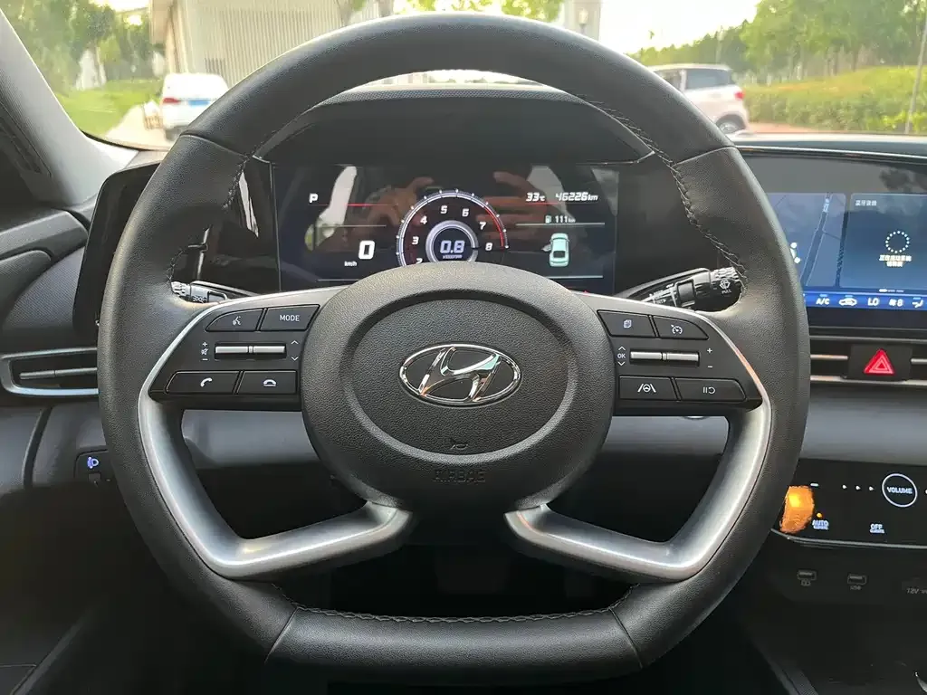 Hyundai Elantra — фото 2