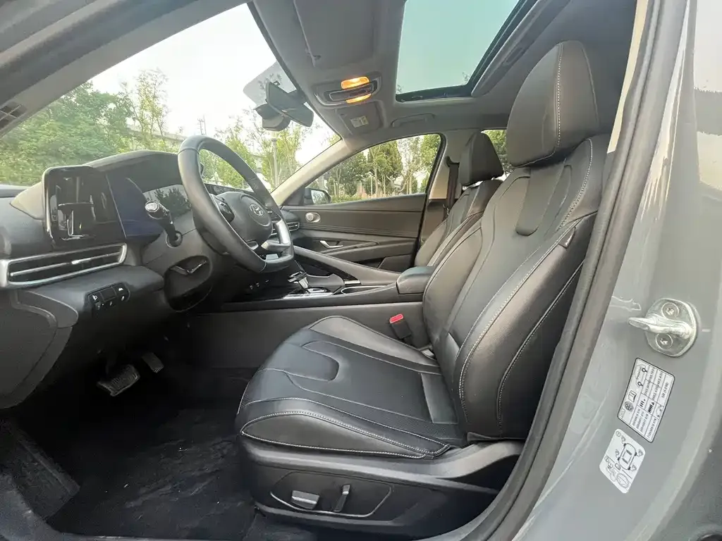 Hyundai Elantra — фото 3