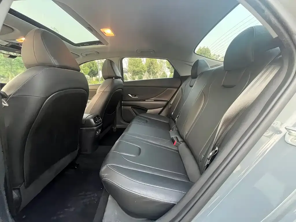Hyundai Elantra — фото 9