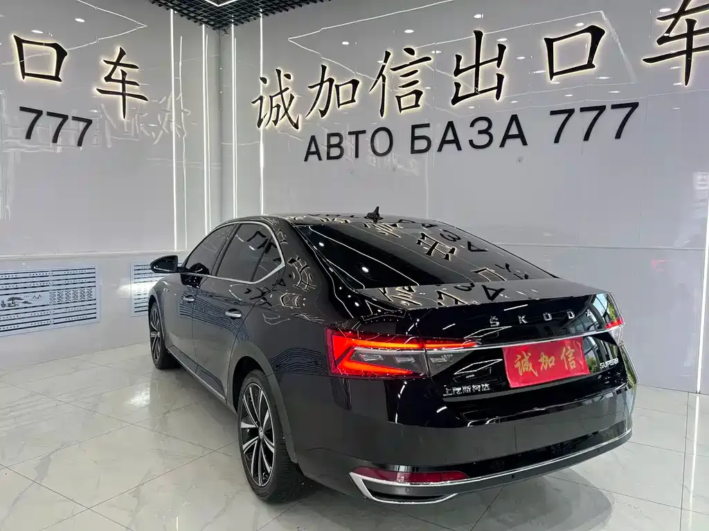 Skoda Superb — фото 10