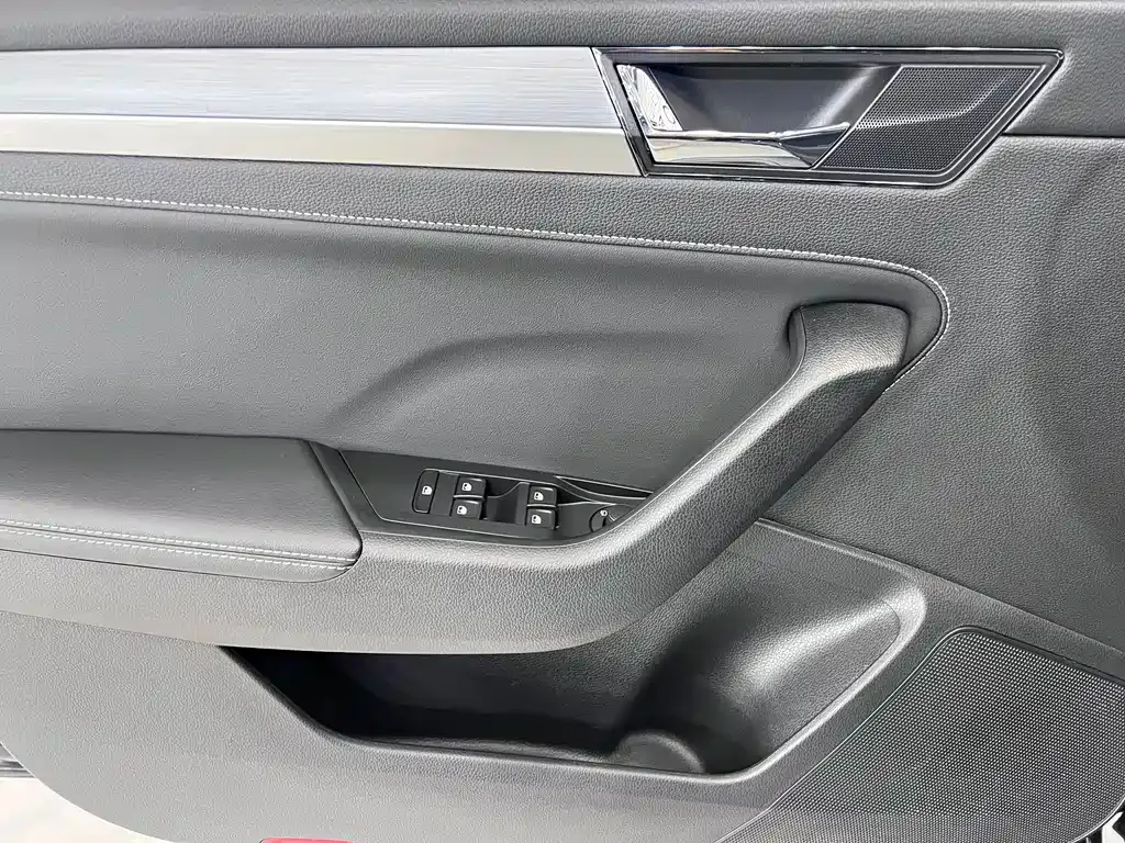 Skoda Superb — фото 9