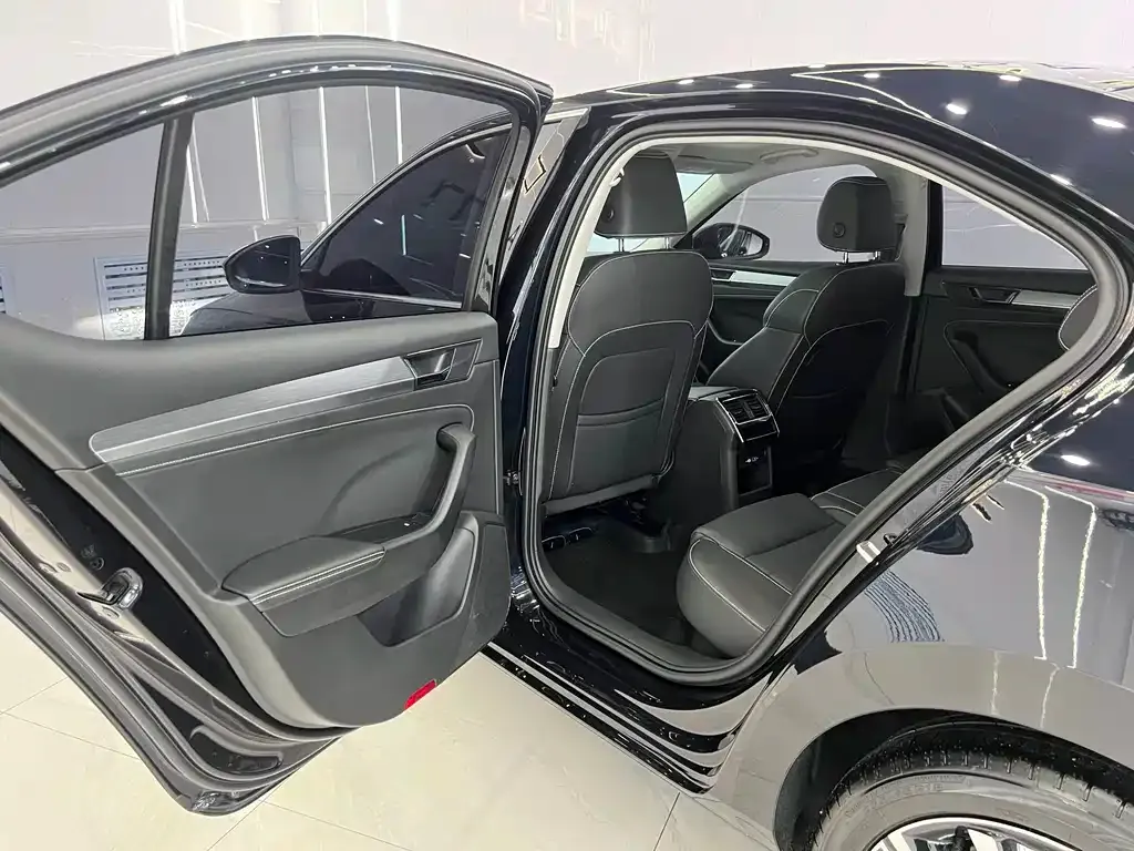 Skoda Superb — фото 2