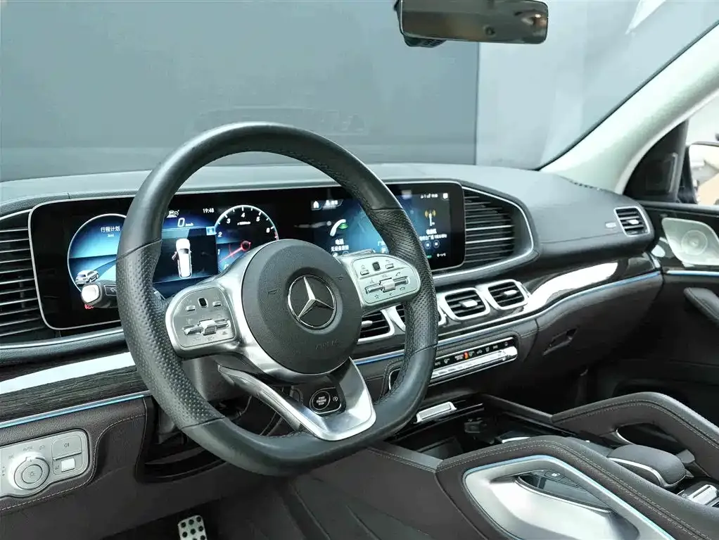 Mercedes-Benz GLS — фото 8
