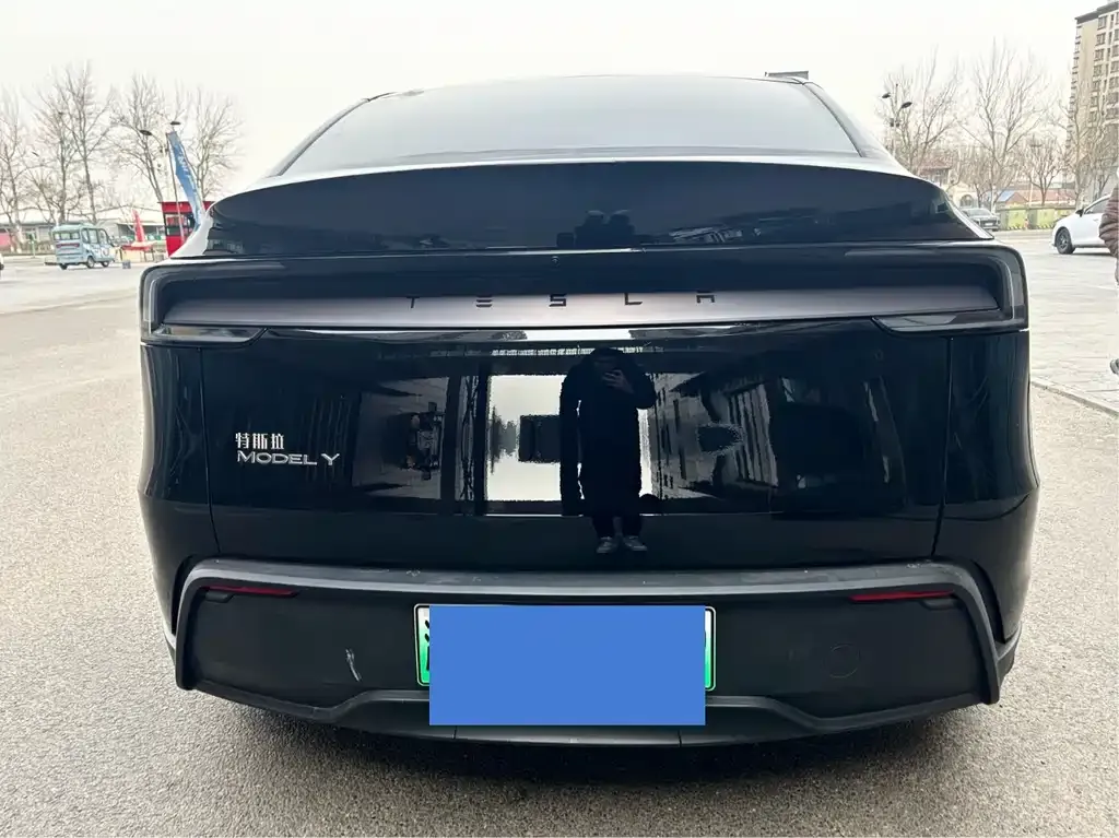 Tesla Model Y — фото 5