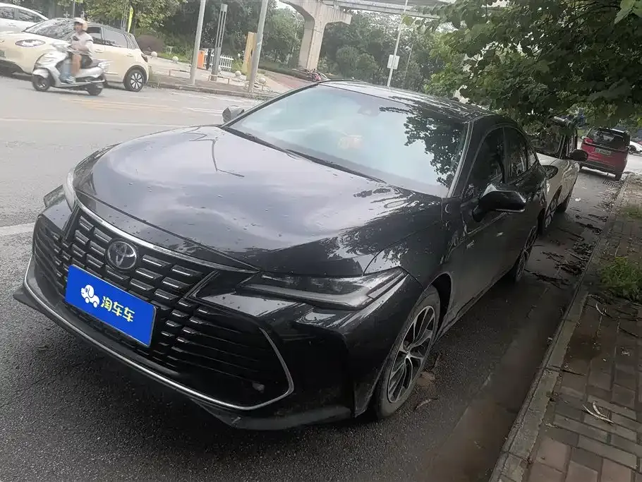 Toyota Avalon — фото 1