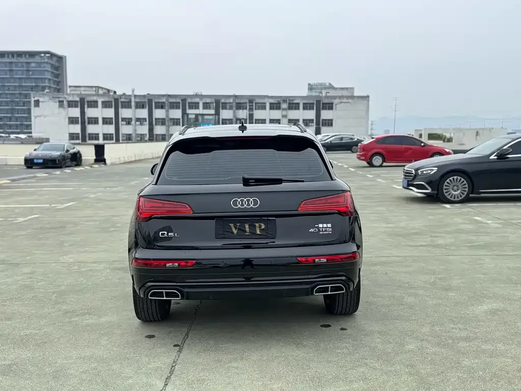 Audi Q5L — фото 5