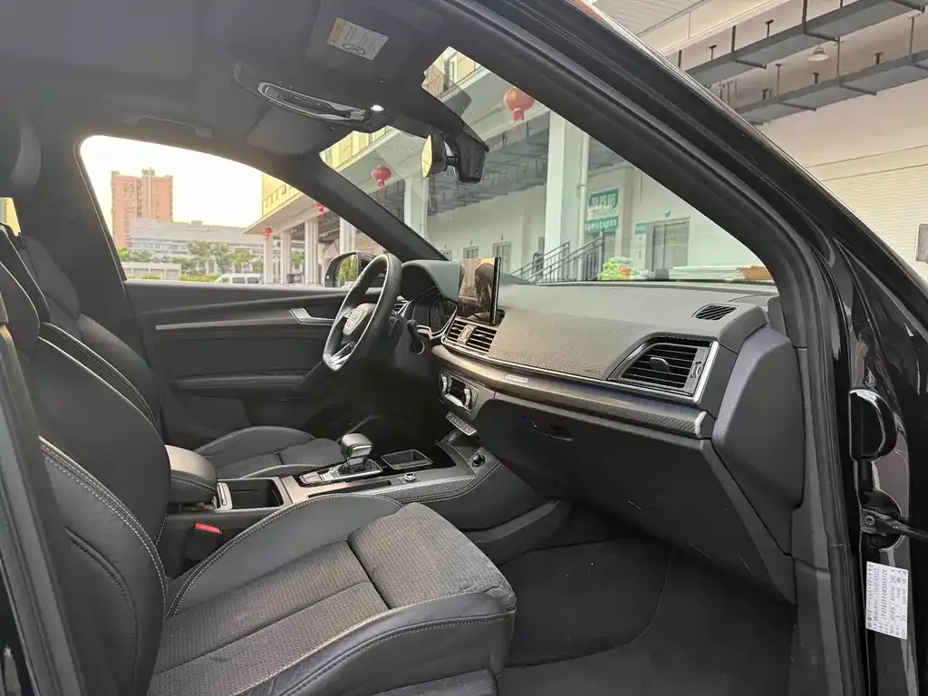 Audi Q5L Sportback — фото 3