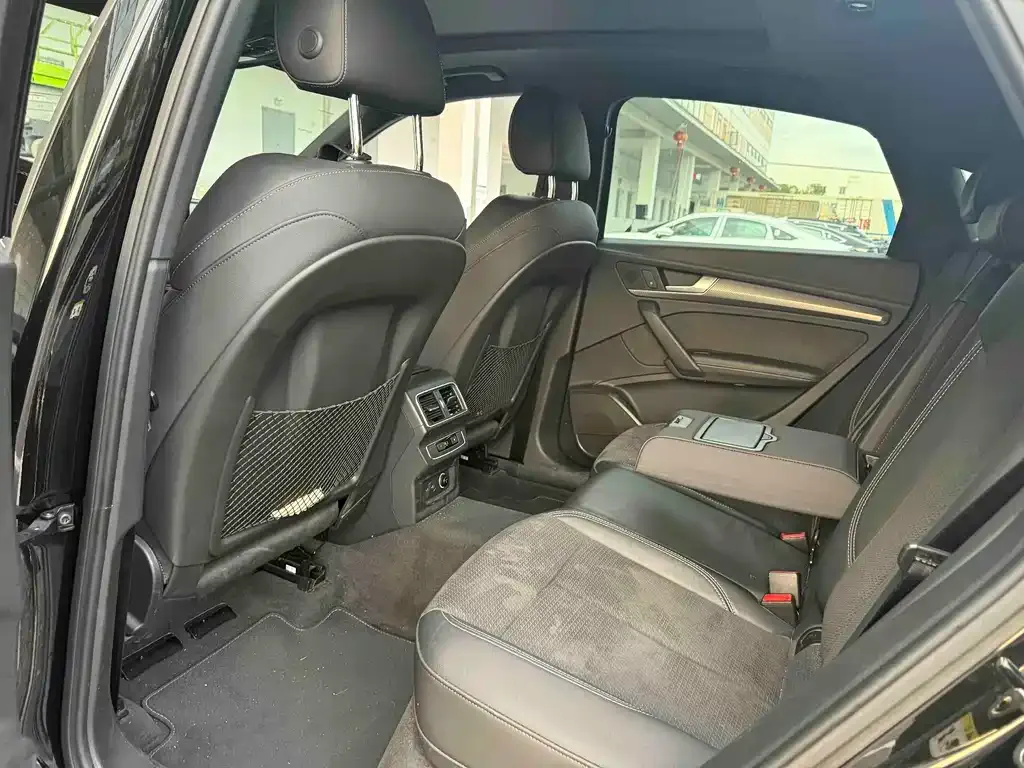 Audi Q5L Sportback — фото 4