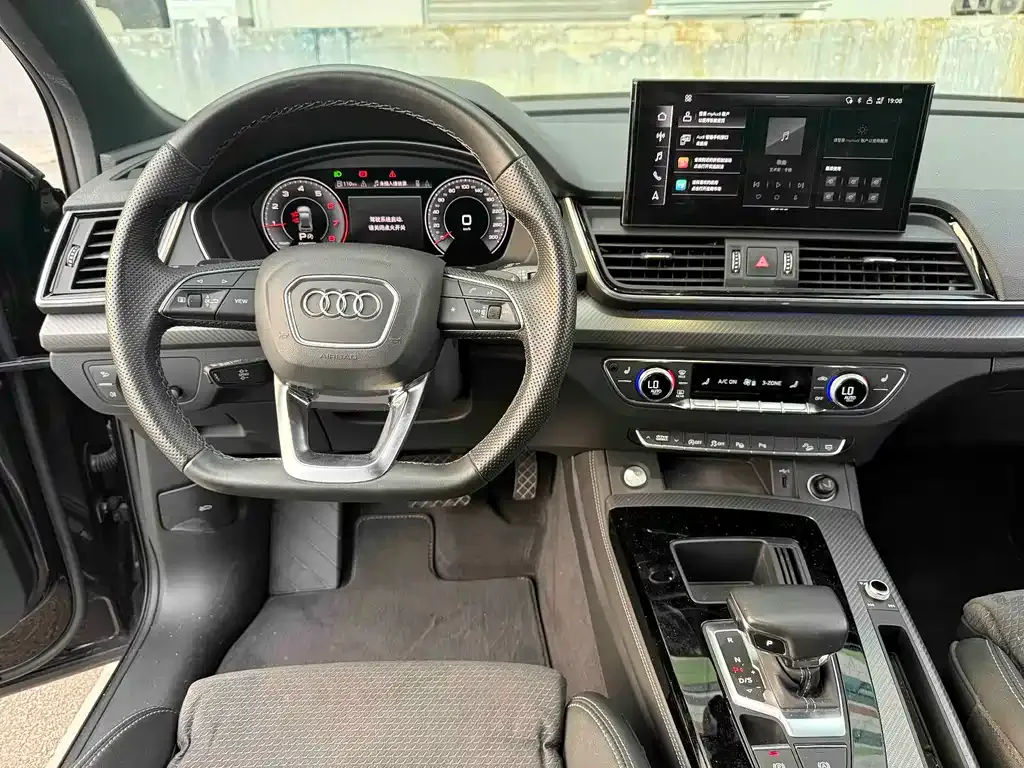 Audi Q5L Sportback — фото 9