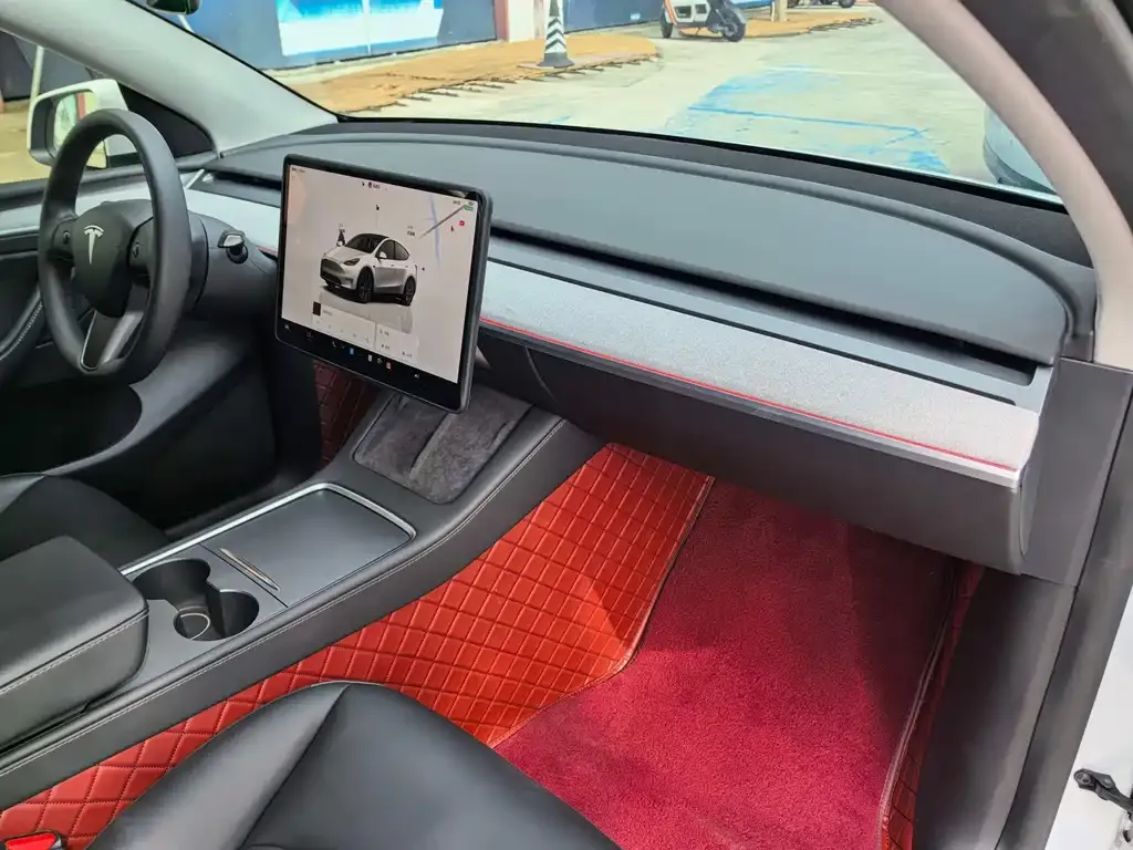 Tesla Model Y — фото 8