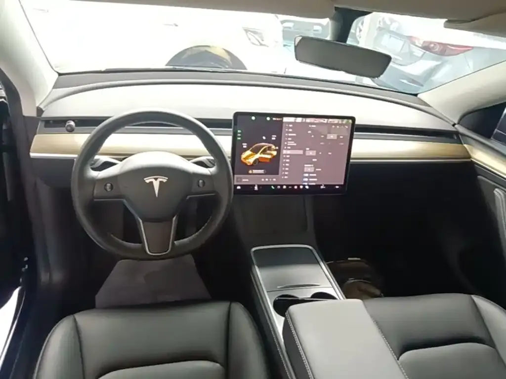 Tesla Model Y — фото 2