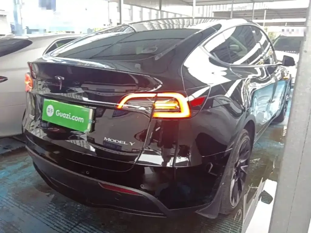 Tesla Model Y — фото 6